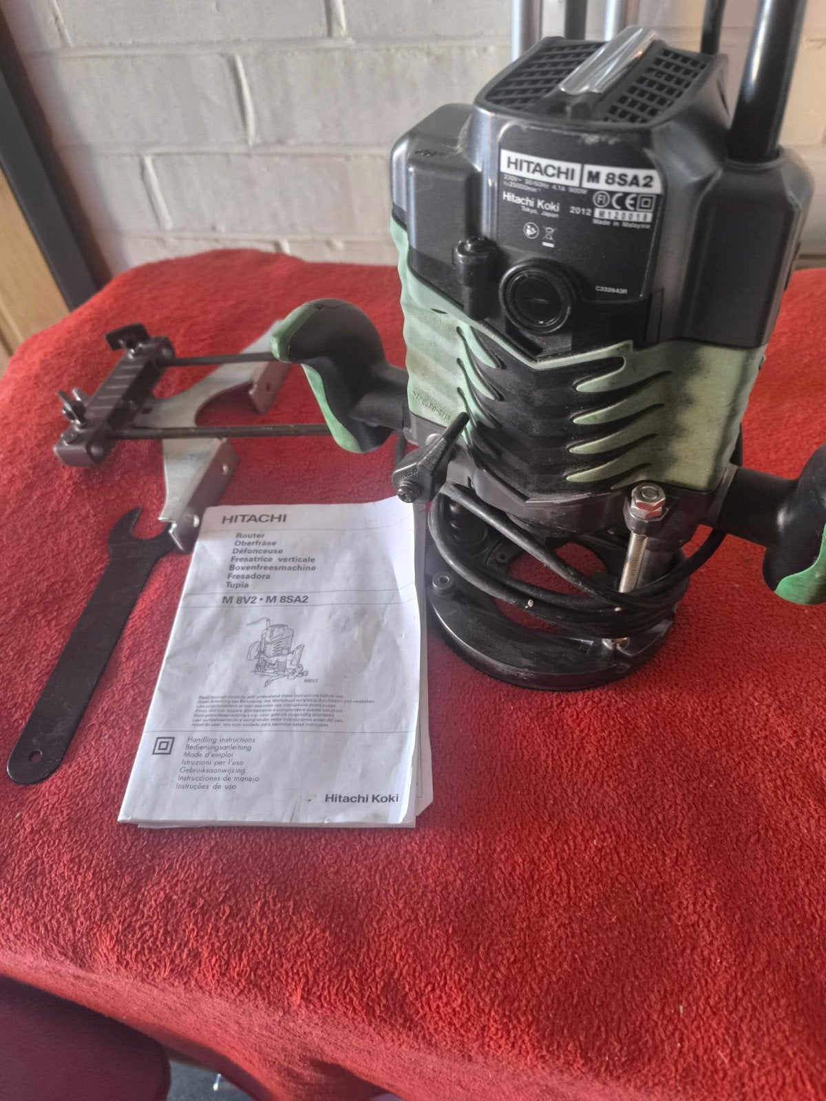 Bovenfrees Hitachi. 900 watt, Ophalen of Verzenden, Bovenfrees