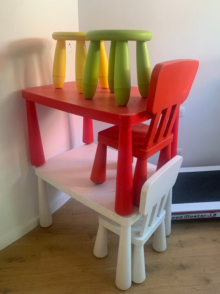 Lot: 2 tables, 2 chaises et 2 tabourets pour enfants, Jardin & Terrasse, Accessoires mobilier de jardin, Enlèvement, Utilisé