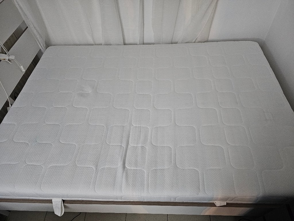 Ikea Trysil bed 140x200, slats and BeCo memory foam mattress, Ophalen, Zo goed als nieuw
