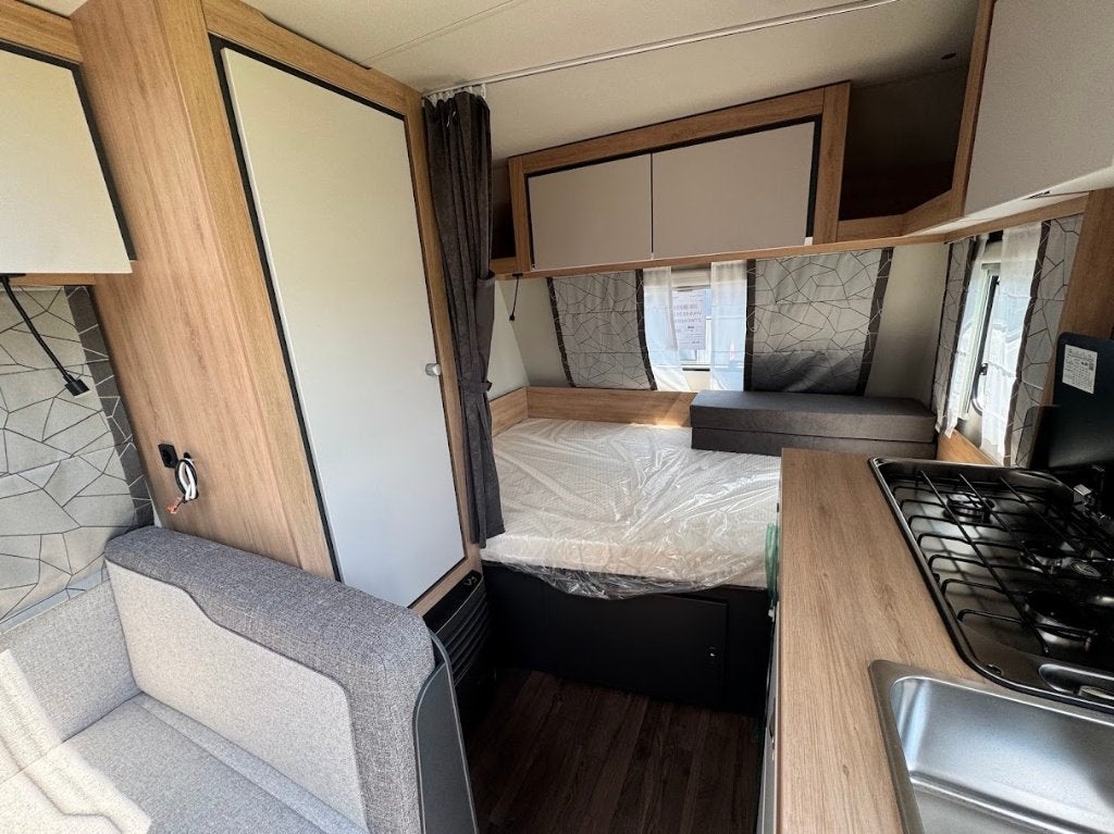 Knaus Sport 400 QD, Caravans en Kamperen, Caravans, Vast bed, Bedrijf, Treinzit, Schokbreker