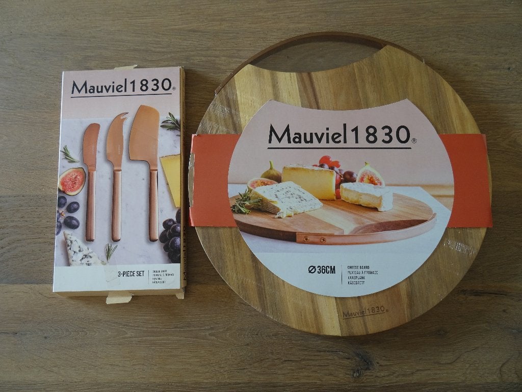 Een Mauviel 1830 kaasplank en bijbehorend kaasmessenset, Overige materialen, PFAS-vrij, Overige typen, Nieuw