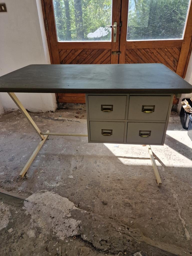 Bureau métallique sur roulettes,  très costaud, Maison & Meubles, Enlèvement