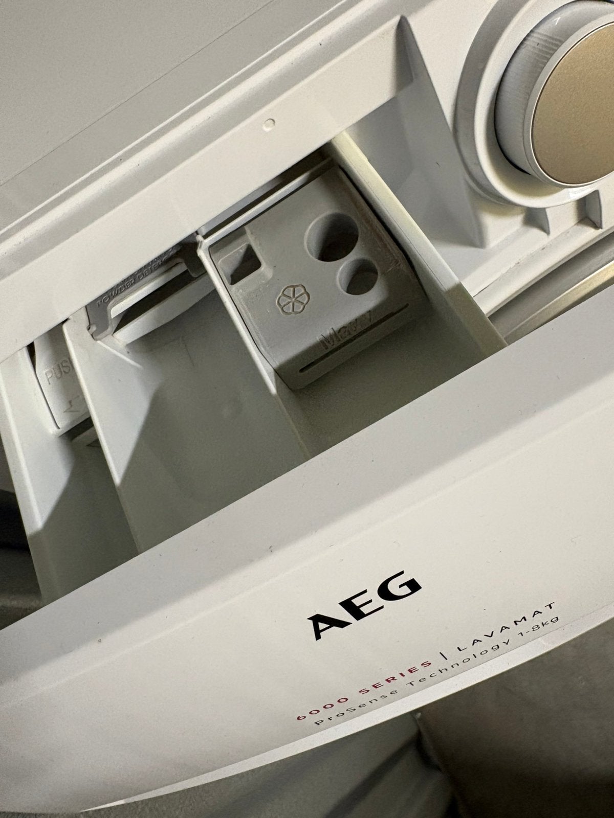 Machine à laver Lavamat AEG série 6000 8 kg — ProSense, Enlèvement, Comme neuf