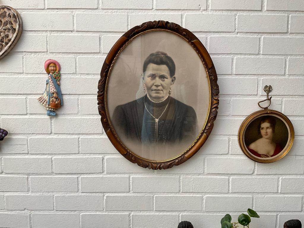 Antieke ovale lijst met oude foto dames portret, Ophalen, Gebruikt