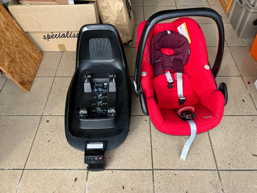 MAXI COSY PEBBLE AVEC BASE ISOFIX, Enlèvement, Utilisé, Isofix, Maxi-Cosi
