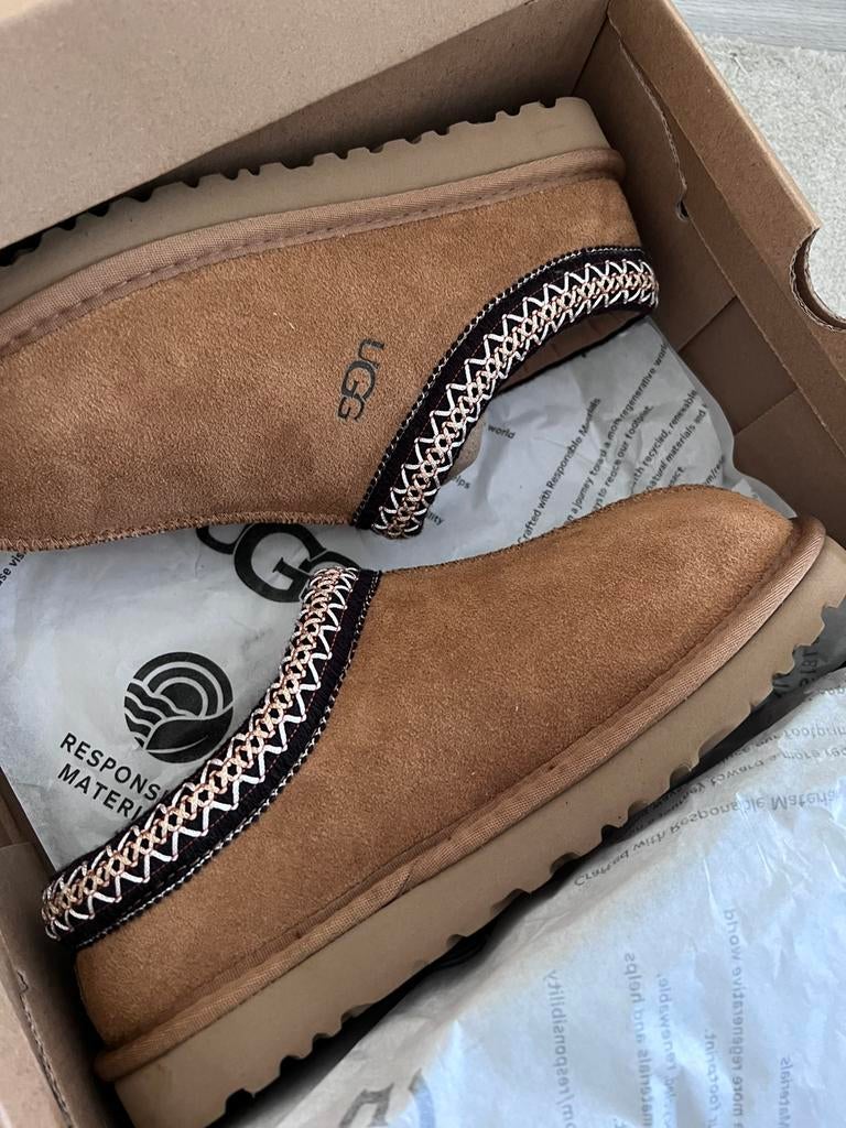 UGG Tasman maat 38 nieuw, Bruin, Nieuw, Ophalen of Verzenden, Pantoffels of Sloffen