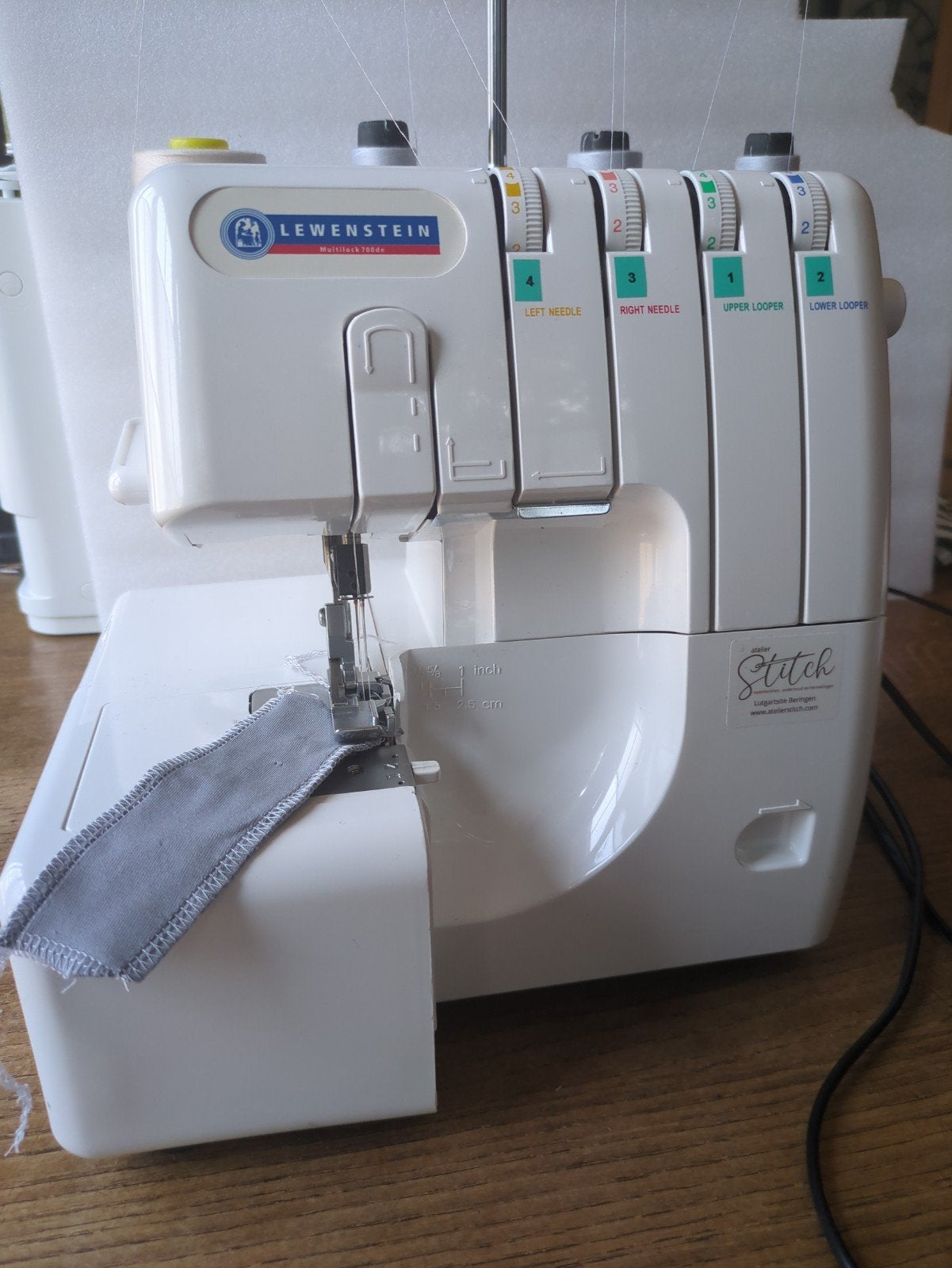 Overlock Lewenstein 700de, Hobby & Loisirs créatifs, Machines à coudre & Accessoires, Comme neuf, Surjeteuse, Lewenstein, Enlèvement