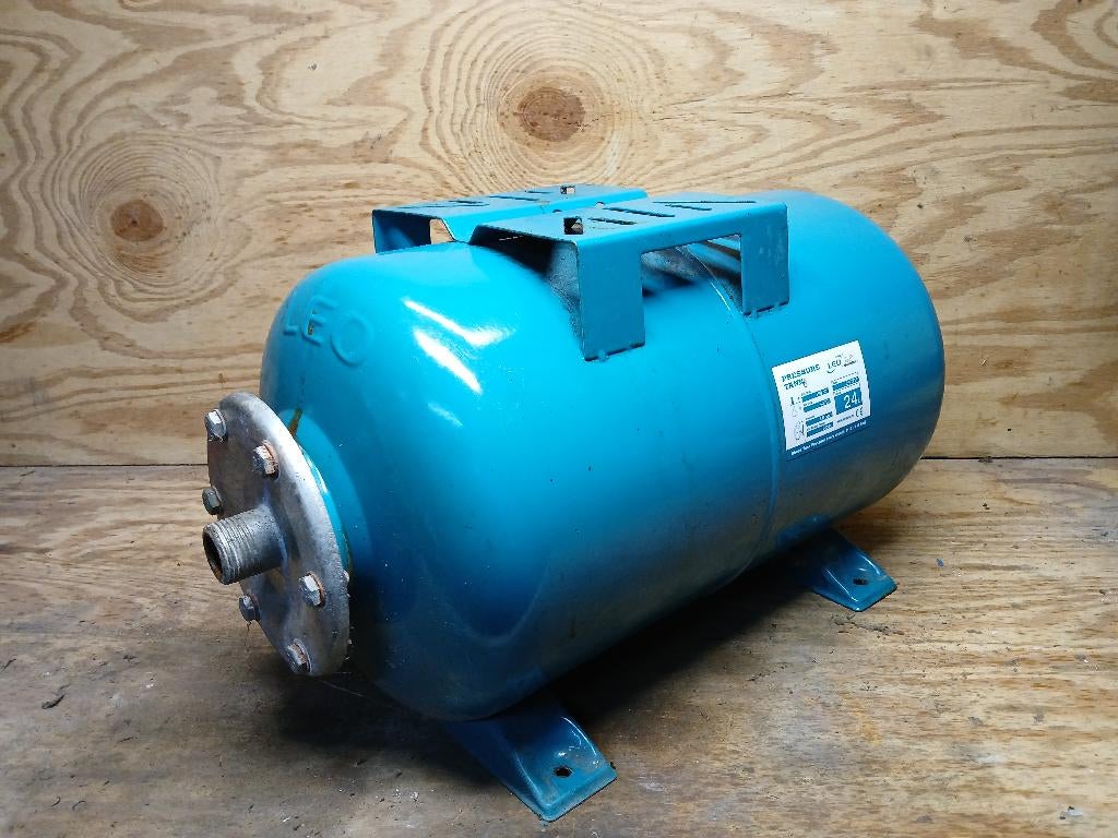 LEO Drukvat 24L voor waterpomp / regenwaterpomp / hydrofoor, Ophalen, Gebruikt