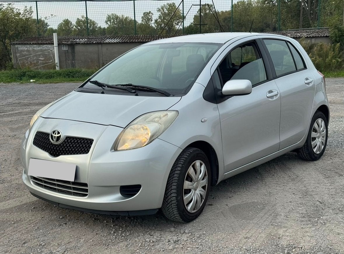 Toyota Yaris essence pret a immatriculer, Autos, Argent ou Gris, Achat, Boîte manuelle, Noir