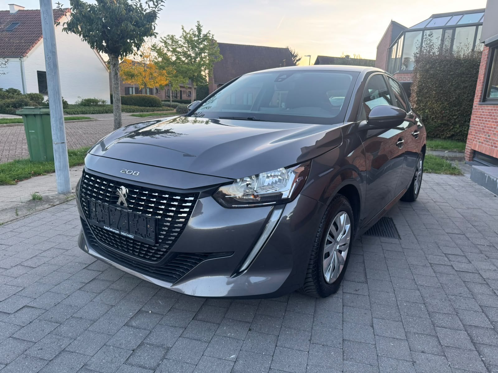 Peugeot 208  1.2 benzine, Voorwielaandrijving, Dealer onderhouden, Stof, 1199 cc