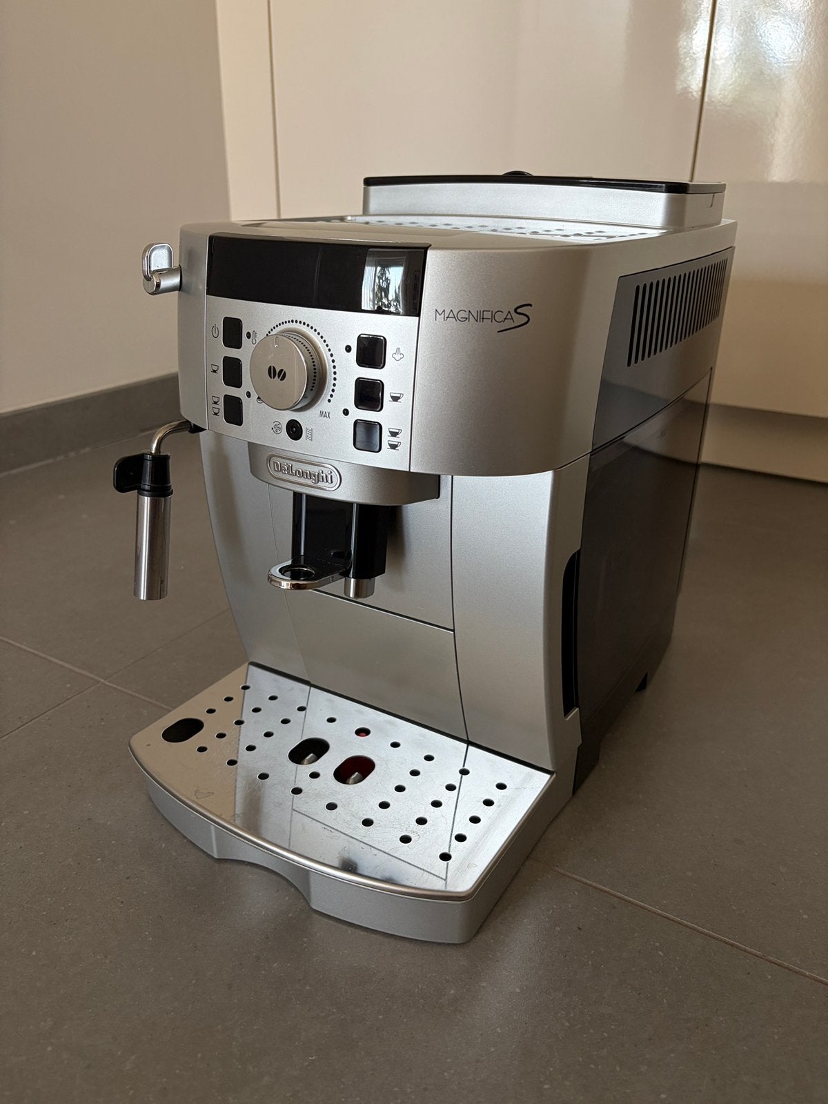 De’Longhi Magnifica S – machine à café automatique à grains, Electroménager, Réservoir d'eau amovible, Café en grains, 2 à 4 tasses