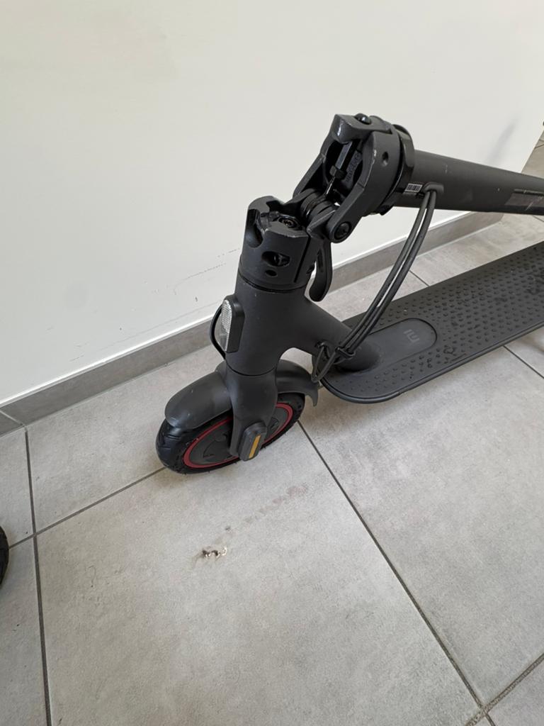 Trottinette  Xiaomi pro 2, Watersport en Boten, Watersportkleding, Ophalen, Zo goed als nieuw