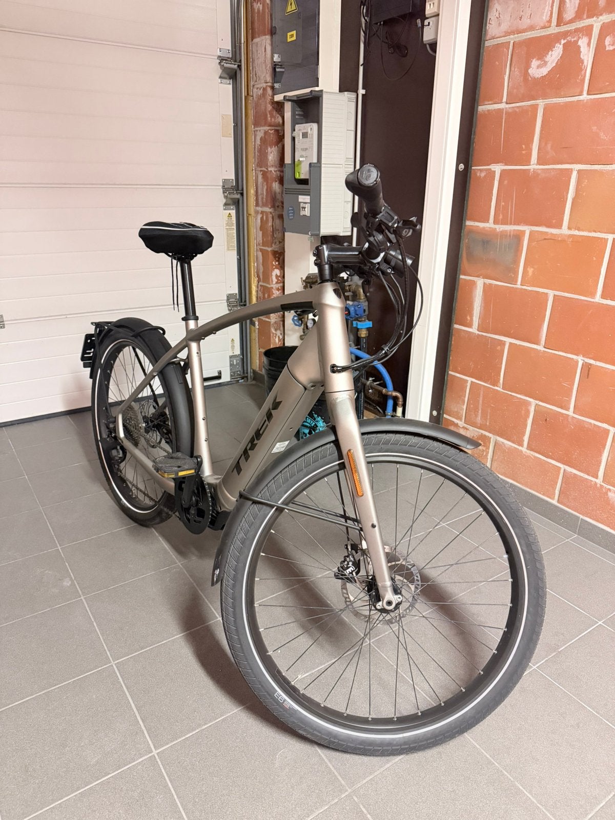 Speedpedelec TREK Allant+ 8S Matt Grijs, Fietsen en Brommers, Ophalen, Zo goed als nieuw
