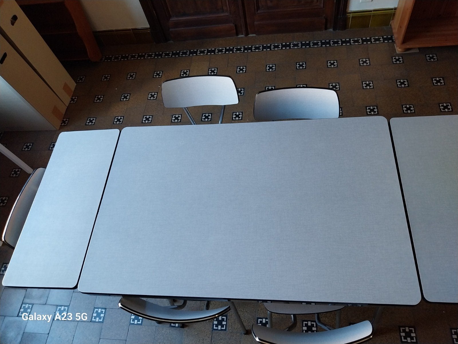 Table Formica 70/110 + 2 allonges de 30 + 6 chaises, Maison & Meubles