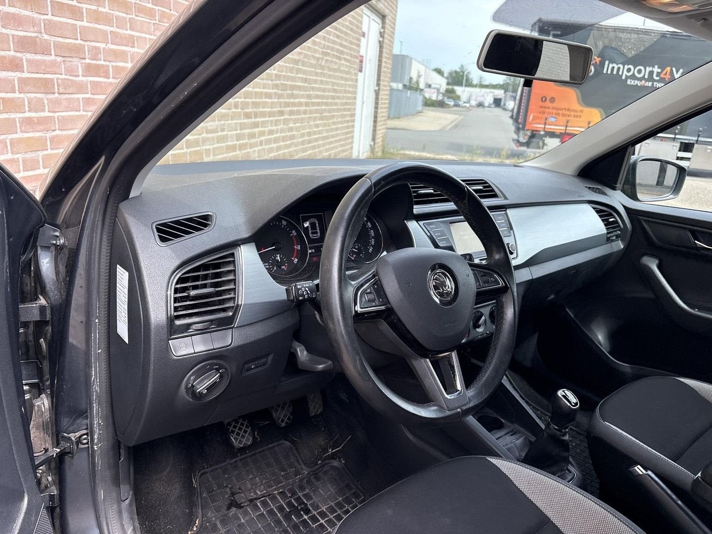 Skoda Fabia Combi 1.0 Style | Airco | Cruise | Trekhaak | AP, Auto's, Skoda, Zwart, 109 g/km, Bedrijf, Traction-control