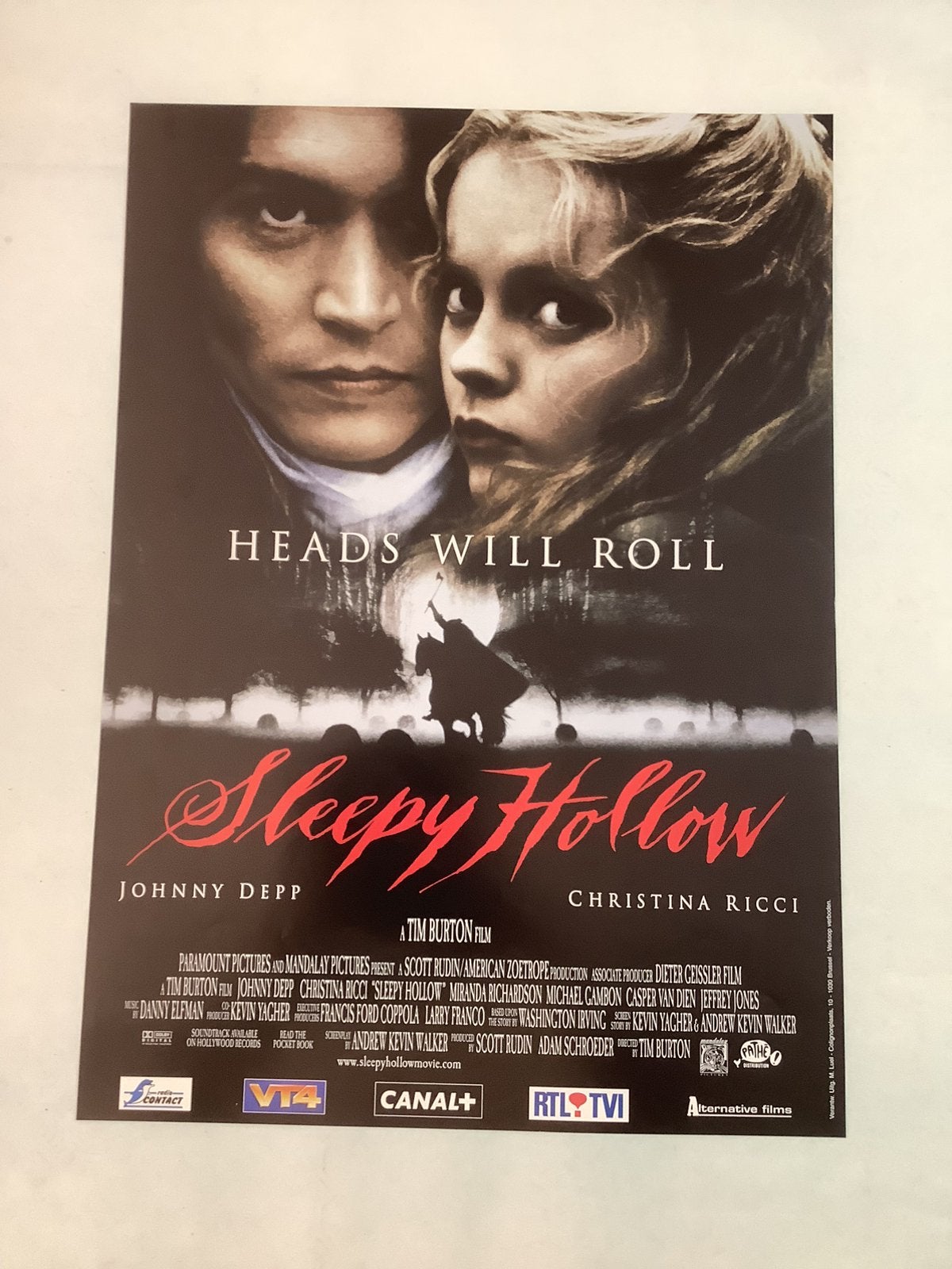 AFFICHE DU FILM SLEEPY HOLLOW 40-56 cm TIM BURTON, Collections, Posters & Affiches, Enlèvement ou Envoi, Comme neuf