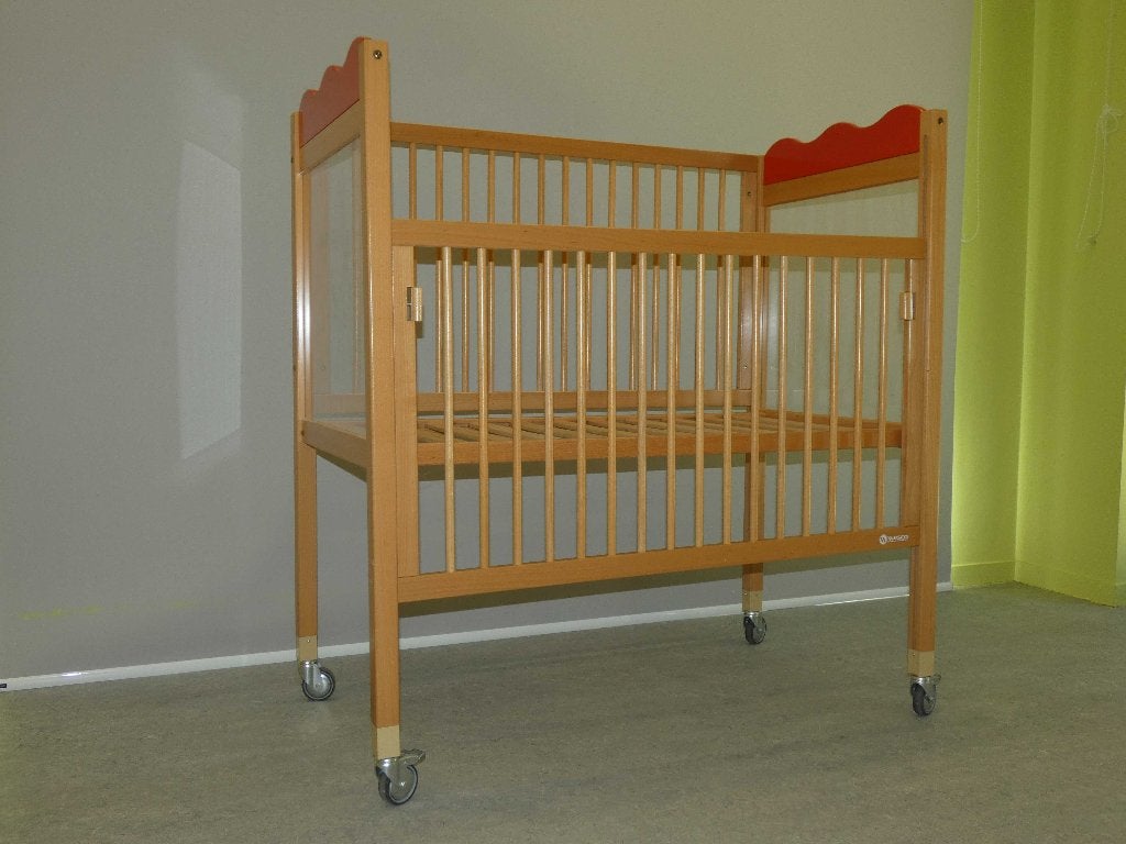 3 LITS SURÉLEVÉS de marque WESCO avec plexiglas, Enfants & Bébés, Chambre d'enfant | Lits superposés & Lits mezzanines, Utilisé