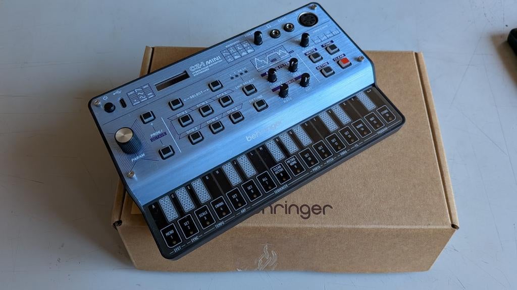 Behringer CZ-1 mini