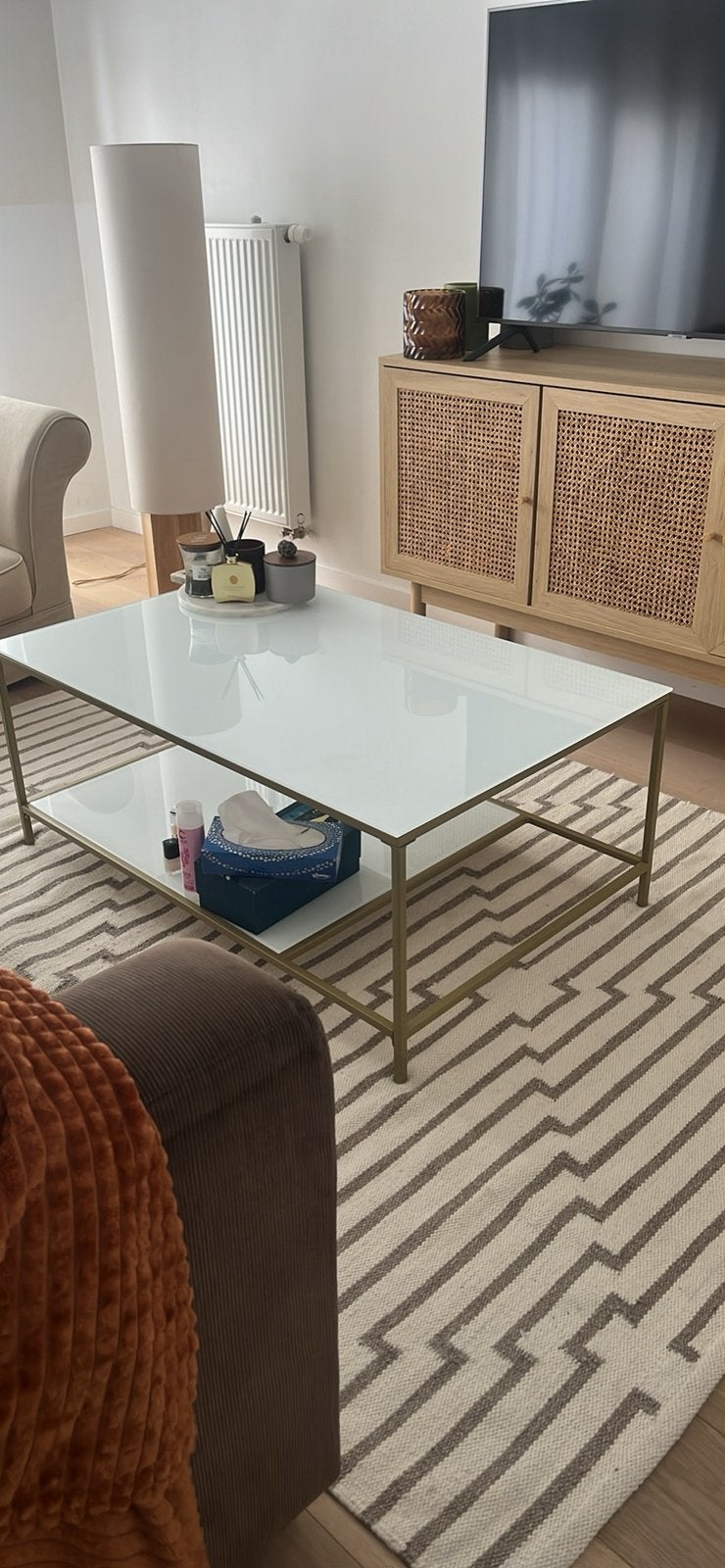 Table basse en verre opaque et armature dorée, Maison & Meubles, Enlèvement