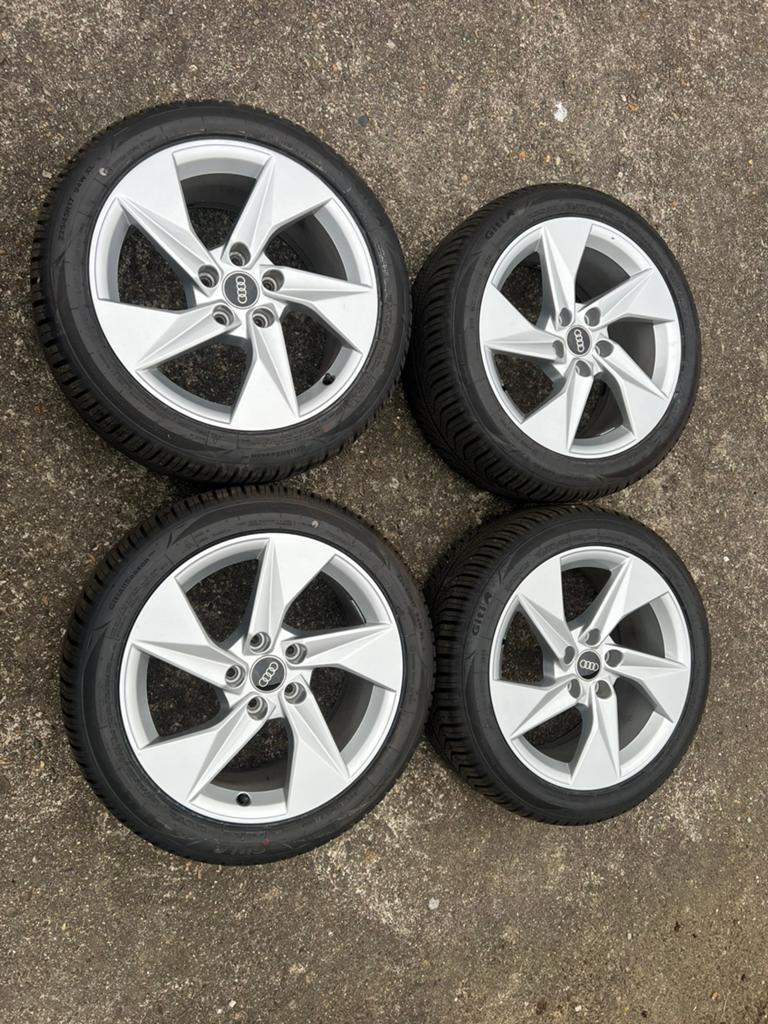 17 inch Audi A3 S line Originele Velgen met Banden, Autos : Pièces & Accessoires, Pneus & Jantes, Neuf, Pneus et Jantes, 4 Saisons
