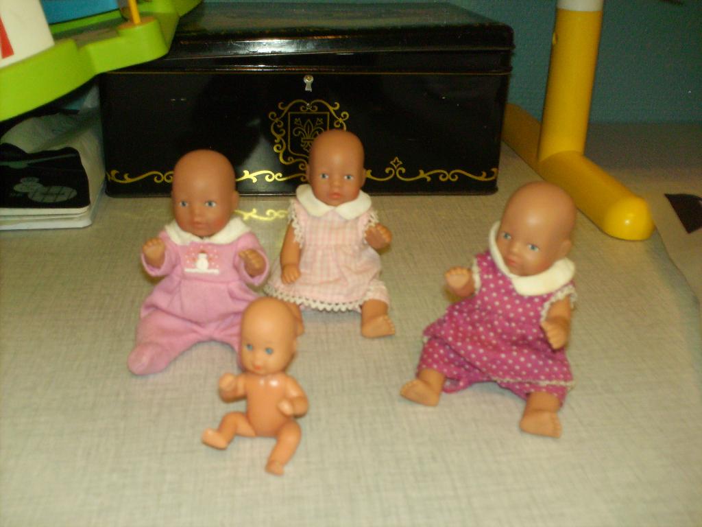 a vendre jouet poupée, Kinderen en Baby's, Speelgoed | Poppen, Ophalen of Verzenden, Zo goed als nieuw, Babypop