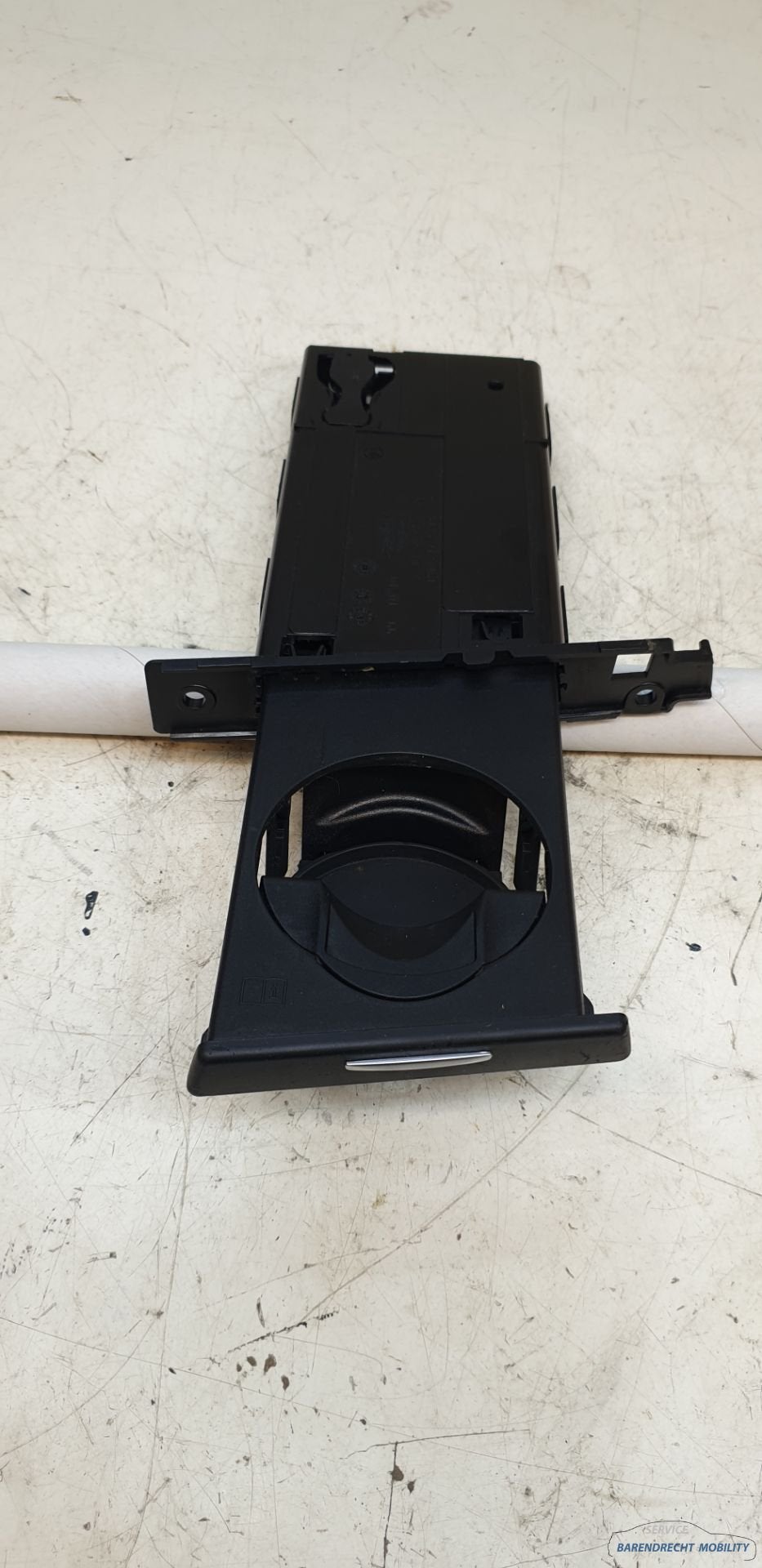 Porte-gobelet BMW S rie 3 E90 E91 E92 E93 E9x, c t conducteu, Petuelring 130
80788  Munich, DE, Info@bmw.de, Utilisé, BMW