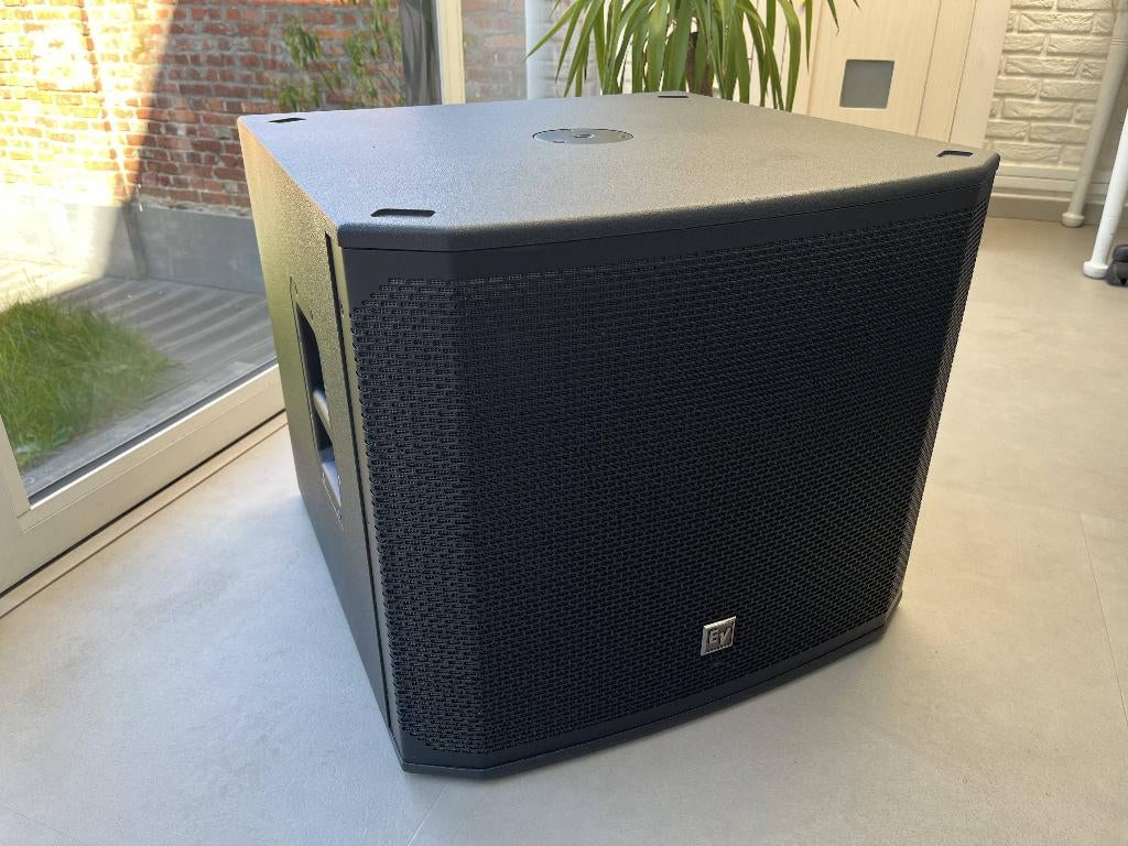 PA Subwoofer Electro-Voice EV EKX-18SP + beschermhoes, Audio, Tv en Foto, Luidsprekerboxen, Subwoofer, Zo goed als nieuw, 120 watt of meer