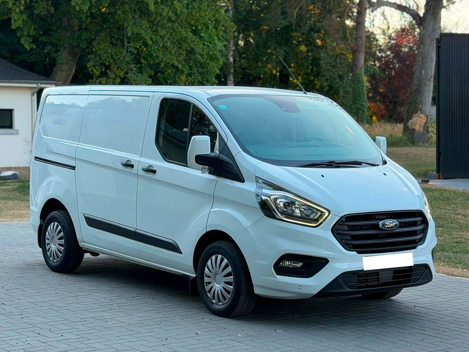 Ford Transit Custom 2.0 TDCI année 2020 avec 119.000 km, Euro 6, 3 places, Boîte manuelle, Noir