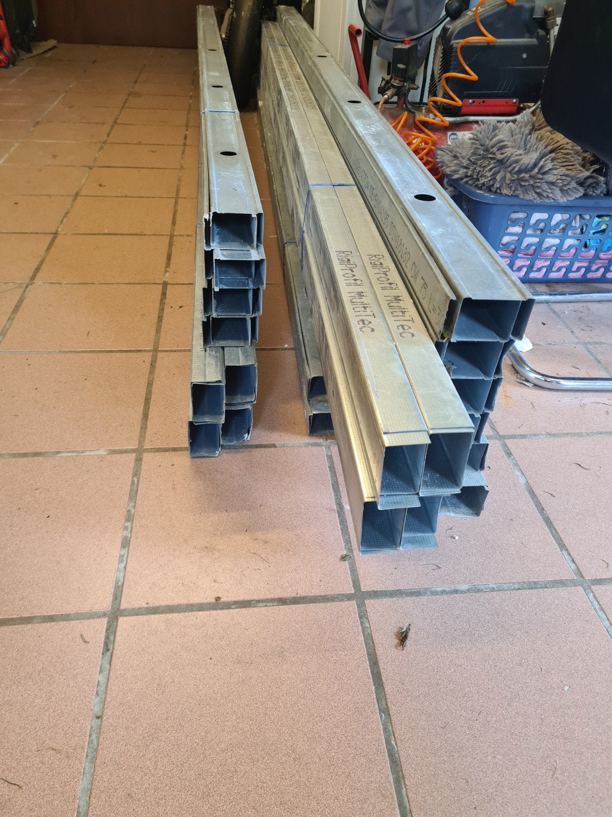 Lot de 48 metal stud neufs!, Bricolage & Construction, Enlèvement
