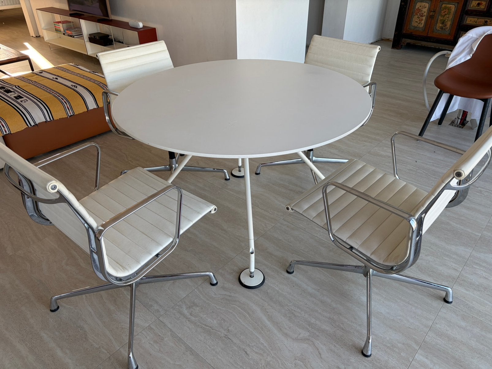 Tafel Norman Foster, Ophalen, Kersenhout, Gebruikt, Rond