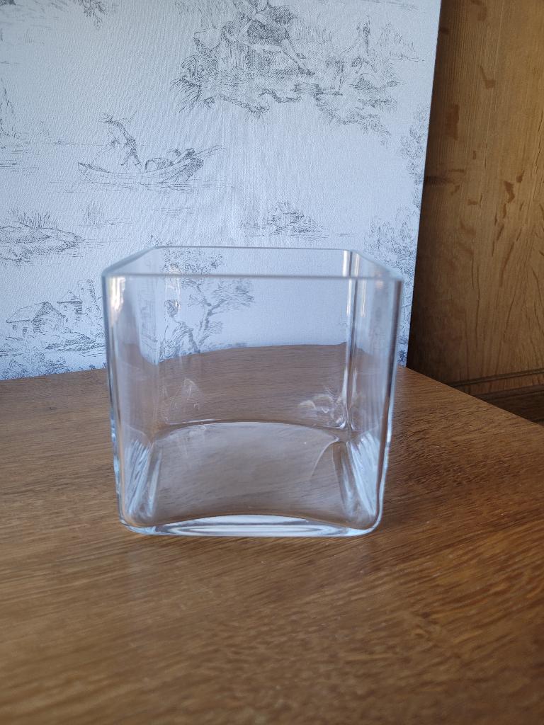 Vierkante glazen vaas, Overige kleuren, Ophalen of Verzenden, Minder dan 50 cm, Glas