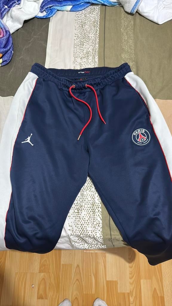 Pantalon d'entraînement PSG en édition limitée, Sports & Fitness, Football, Taille L, Enlèvement, Comme neuf, Survêtement