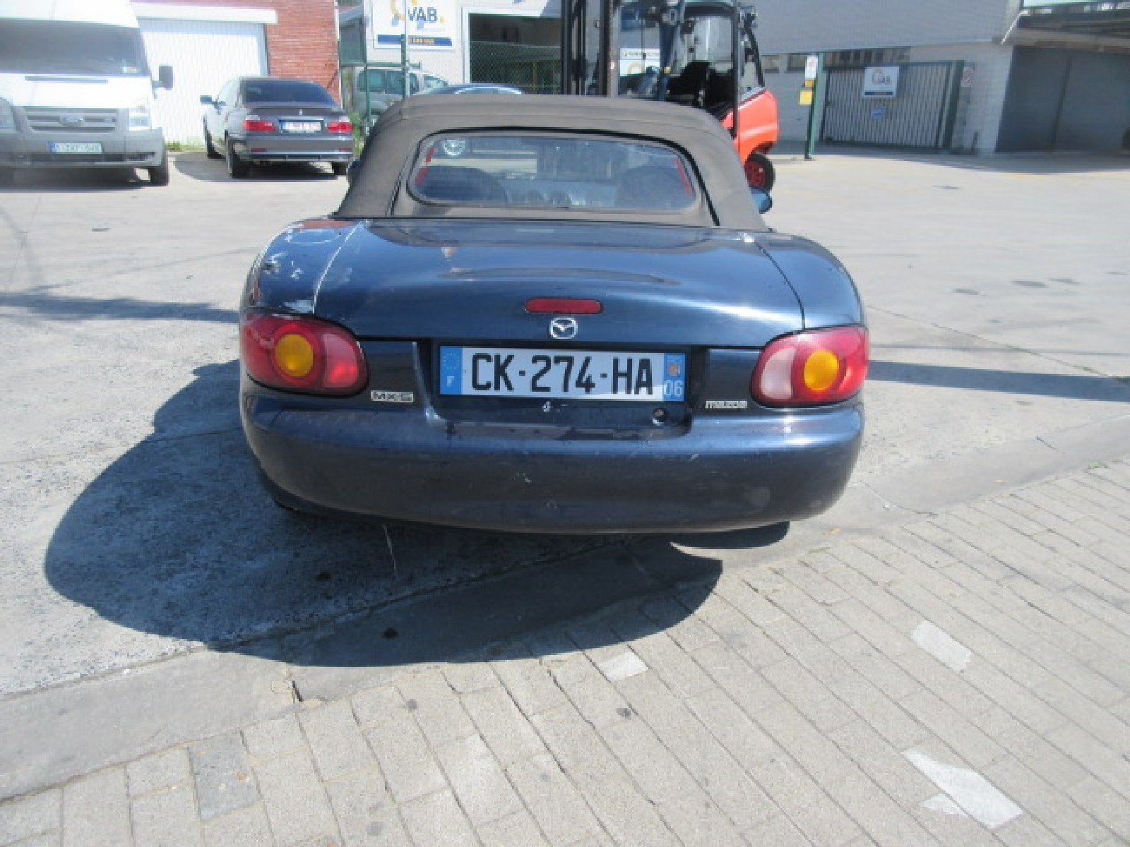 MAZDA MX-5  BENZINE 04/00, Blauw, Bedrijf, https://public.car-pass.be/vhr/ed0d1be8-0e6d-49c8-9440-10dc12063afd, MX-5