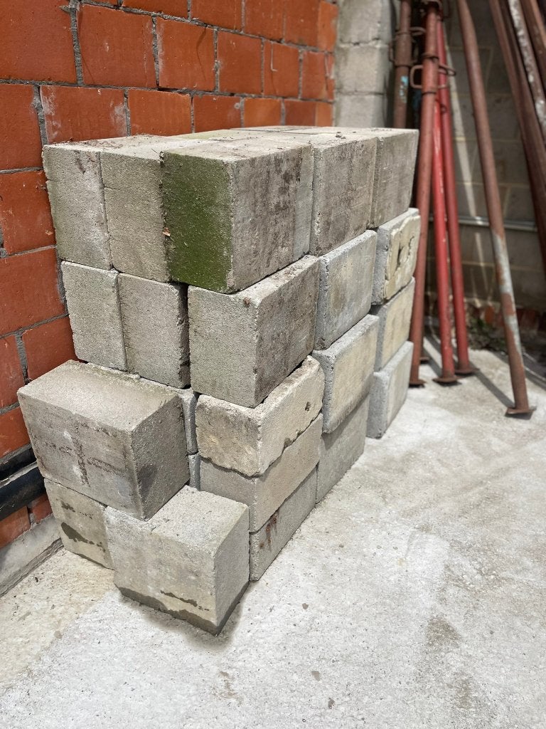 betonstenen - betonblokken -bierbakken, Ophalen, Zo goed als nieuw, Beton