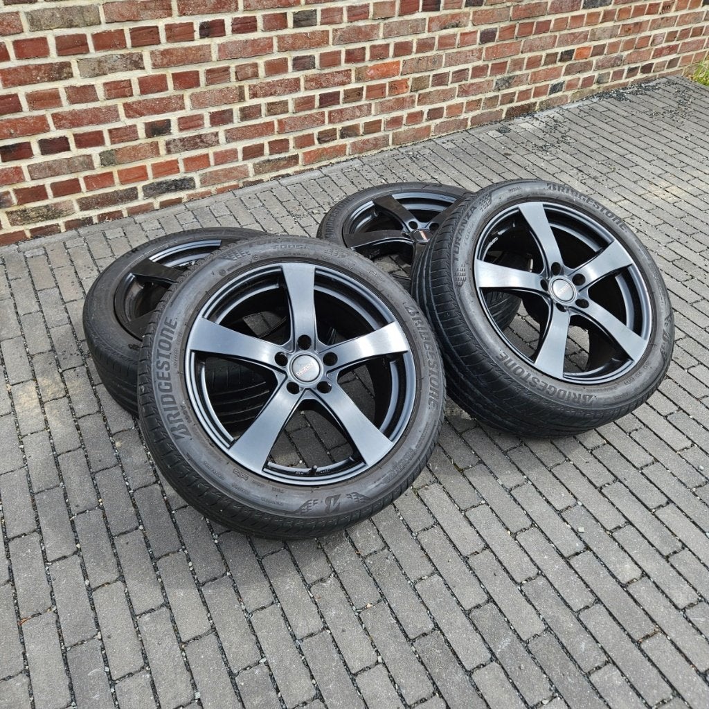 4x 18" Dezent velgen + Bridgestone banden (245/45 R18), Ophalen, 18 inch, Banden en Velgen, Personenwagen