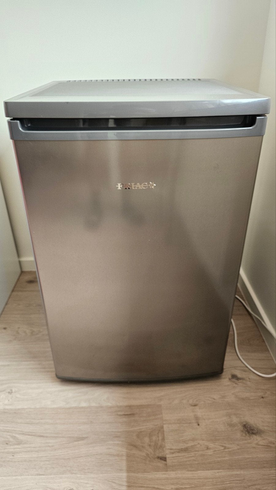 Losstaande diepvriezer 80cm A++ nieuwstaat, Elektronische apparatuur, Vriezers en Diepvrieskisten, Minder dan 85 cm, Minder dan 60 cm