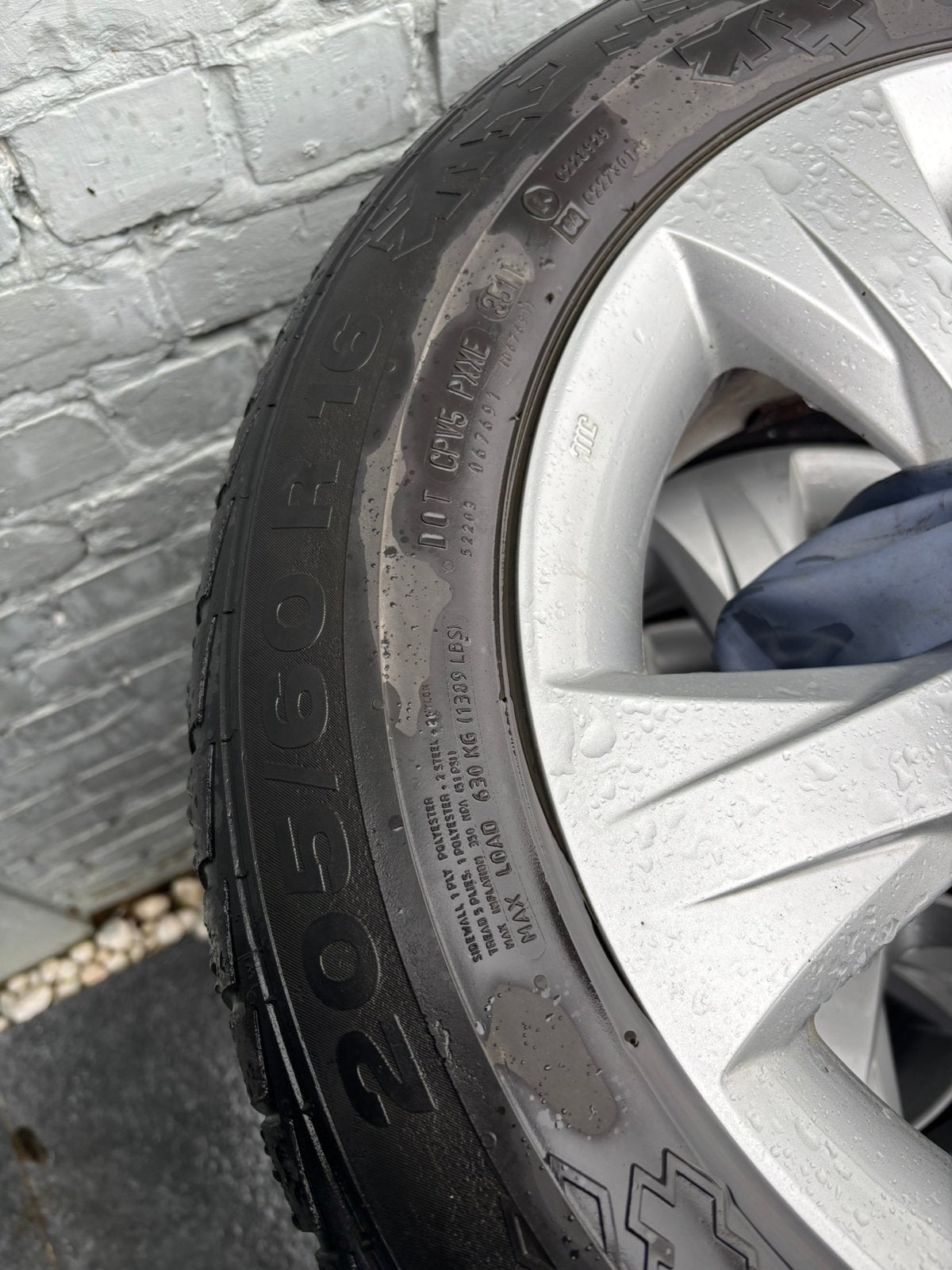 Hyundai 205/60 R16 velgen met winterbanden, Ophalen, Gebruikt