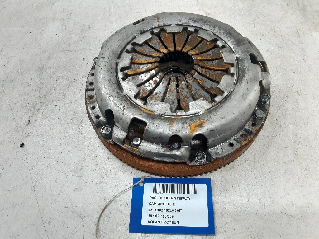 VOLANT MOTEUR Dacia Dokker (0S) (01-2012/12-2021), Dacia, Renault Deutschland AG, Utilisé, Peter-Huppertz-Straße 5
51063  Köln, DE