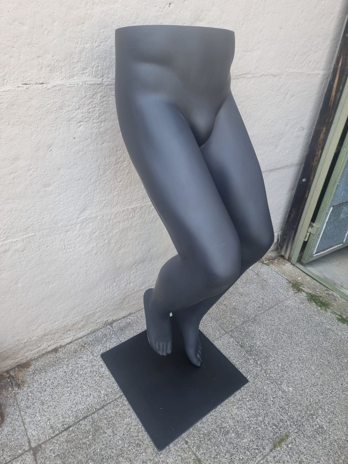 Pieds de fenêtre et pieds de mannequin avec support sur pied, Enlèvement
