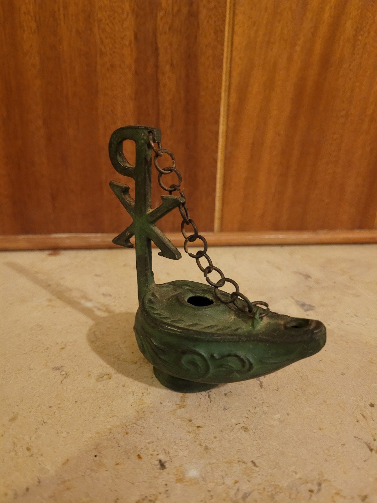 Ancienne lampe à huile romaine ornée du symbole Chi-Rho, Antiquités & Art, Enlèvement ou Envoi