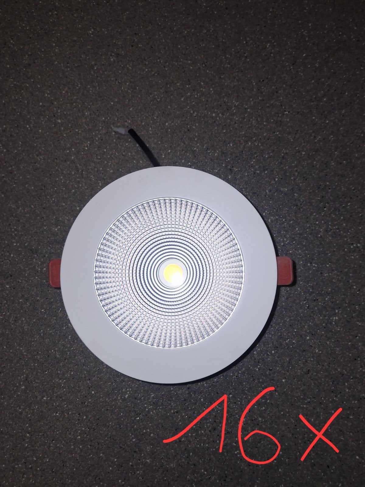 Restpartij allerlei winkelverlichting, Enlèvement