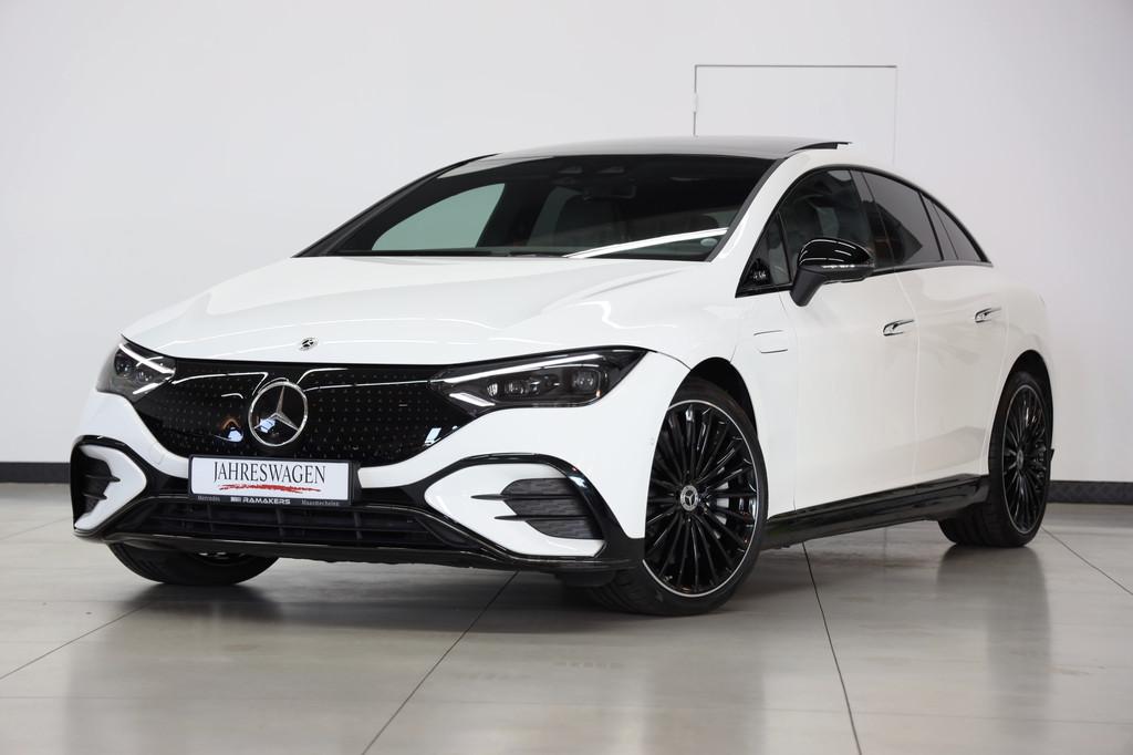 Mercedes-Benz EQE 300 AMG Night 21" PANO AIRMATIC Achterasst, Auto's, Automaat, Achterwielaandrijving, Gebruikt, Zwart