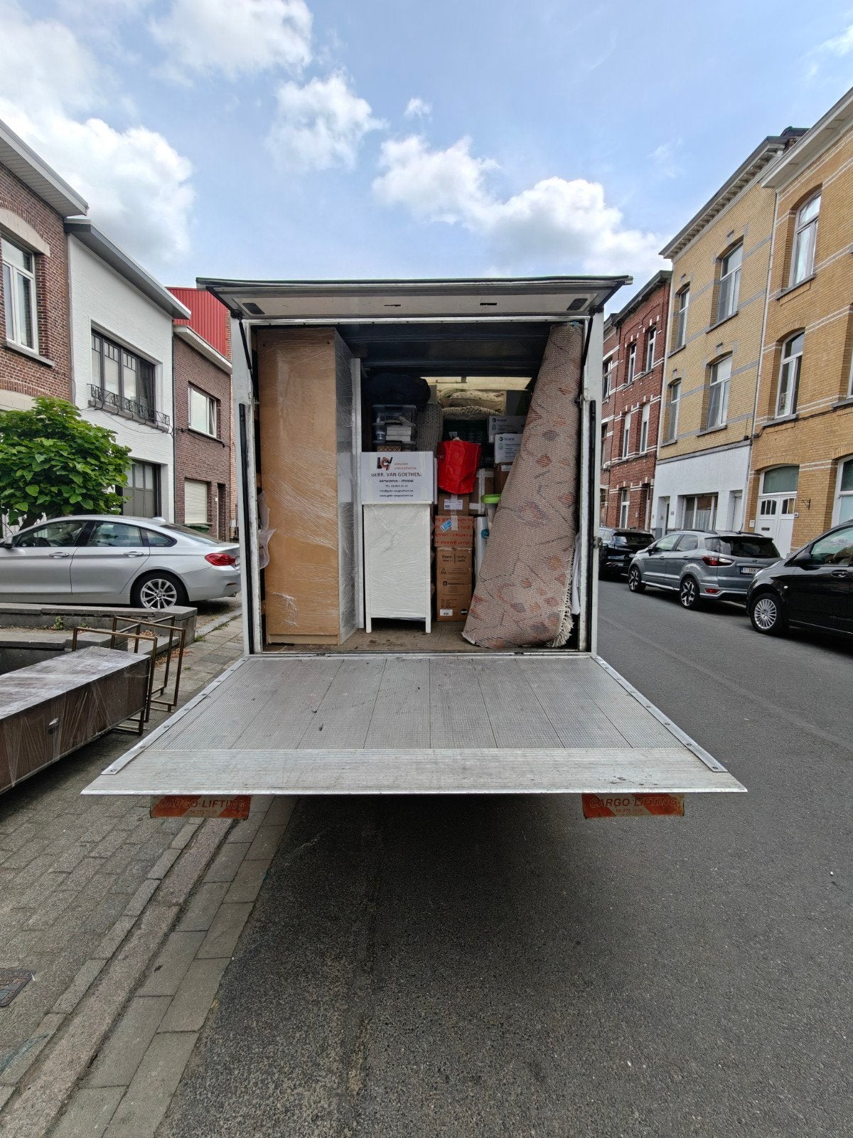 Meubelbak huren met Laadklep Rijbewijs B verhuiswagen huren, Ophalen