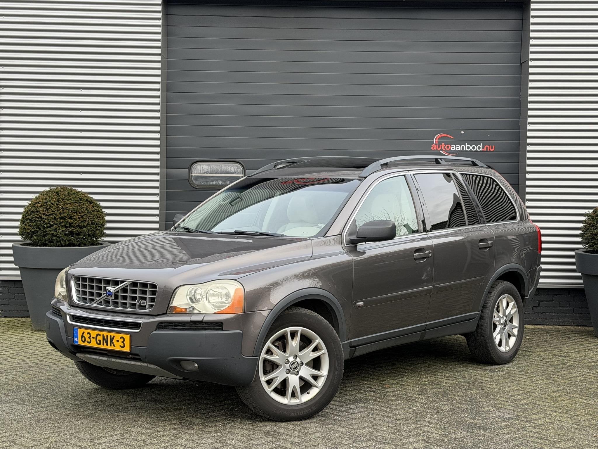Volvo XC90 4.4 V8 Summum (automatique), Autos, Phares au xénon, 7 places, 5 portes, Automatique