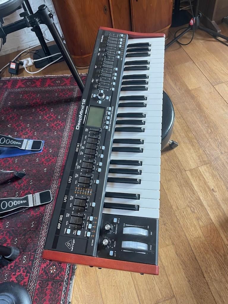 Behringer Deepmind 12, Enlèvement ou Envoi, Comme neuf, 49 touches, Avec connexion MIDI