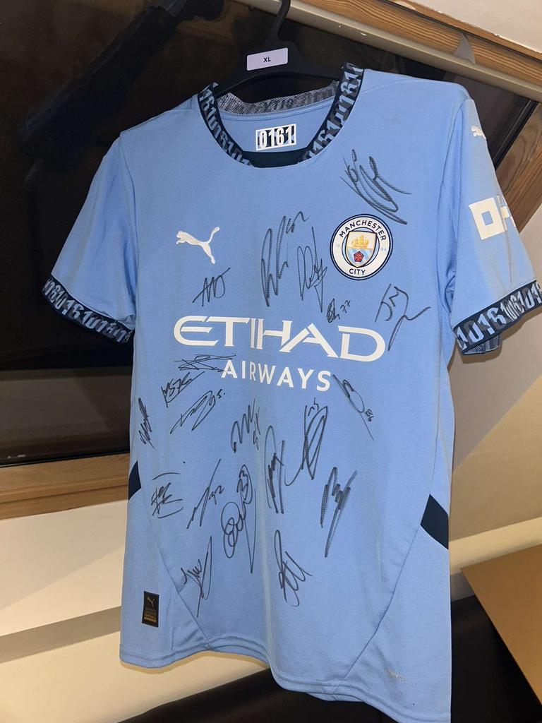 Gesigneerd Voetbalshirt, Sport en Fitness, Voetbal, Ophalen, Zo goed als nieuw, Shirt