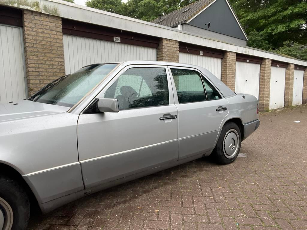 Mercedes e200 1985 automaat, Auto's, Particulier, Automaat, Te koop