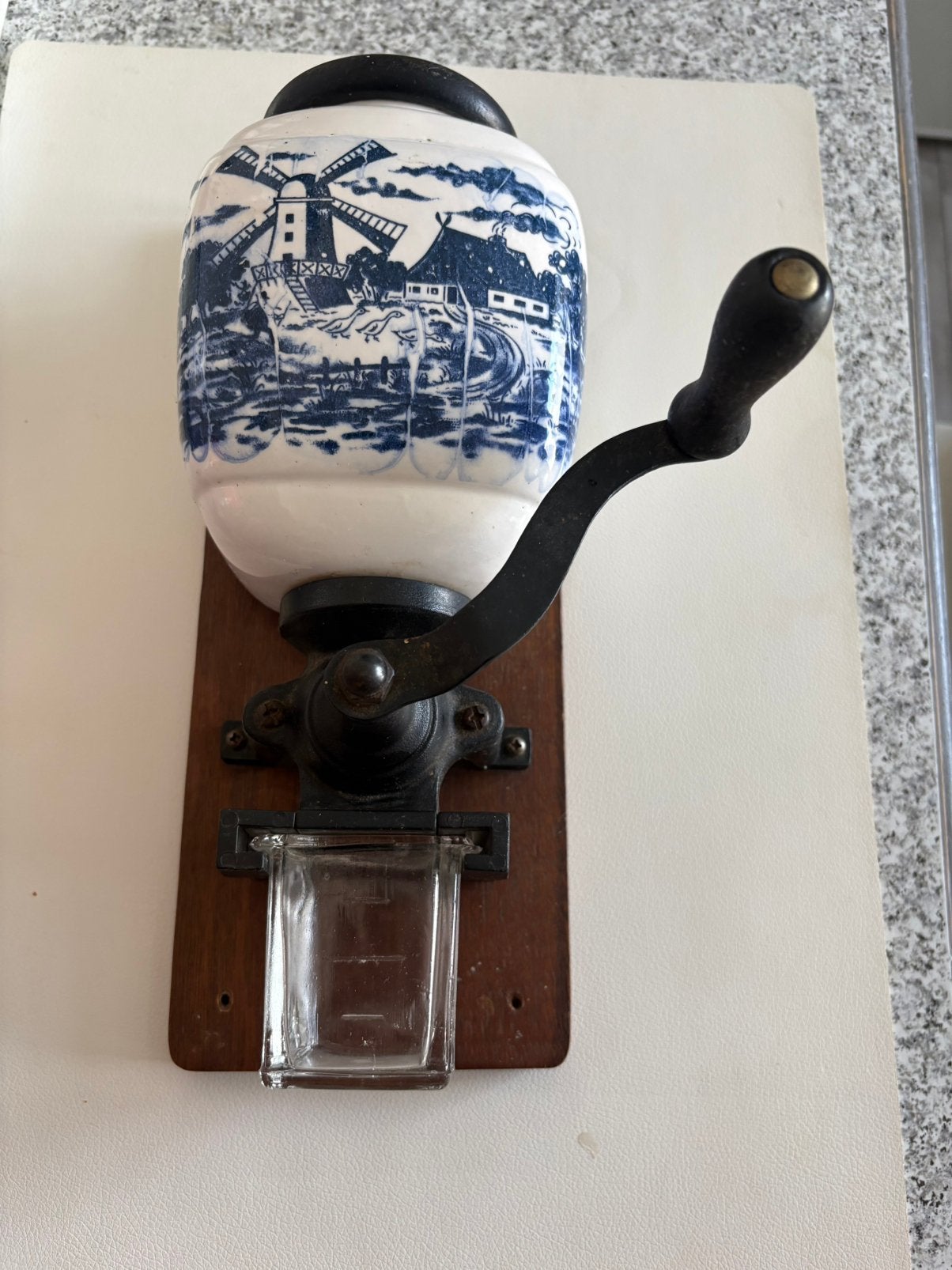Oude koffiemolen voor aan de muur, Ophalen of Verzenden