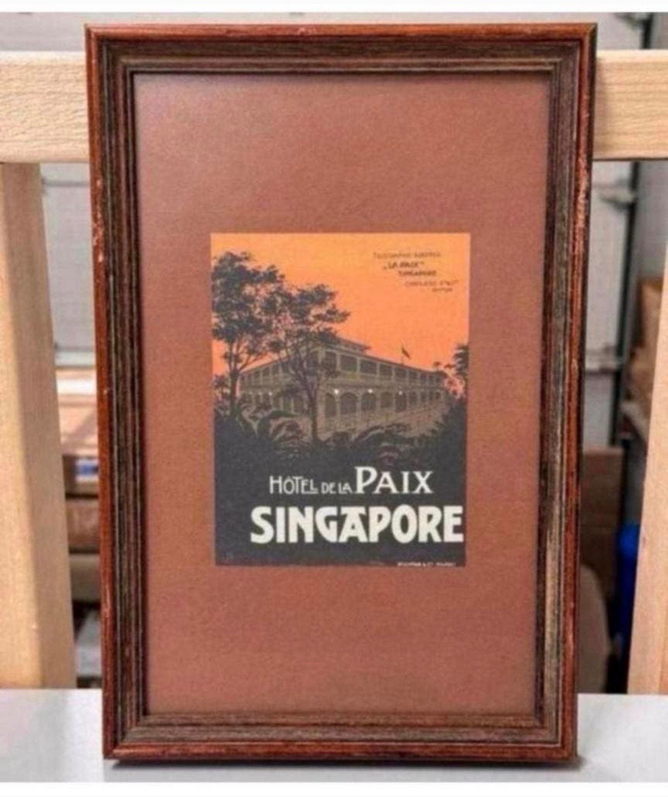 Brochure vintage encadrée Hotel de la Paix Singapore Napoli, Maison & Meubles, Vintage, Enlèvement ou Envoi, Comme neuf, Bois