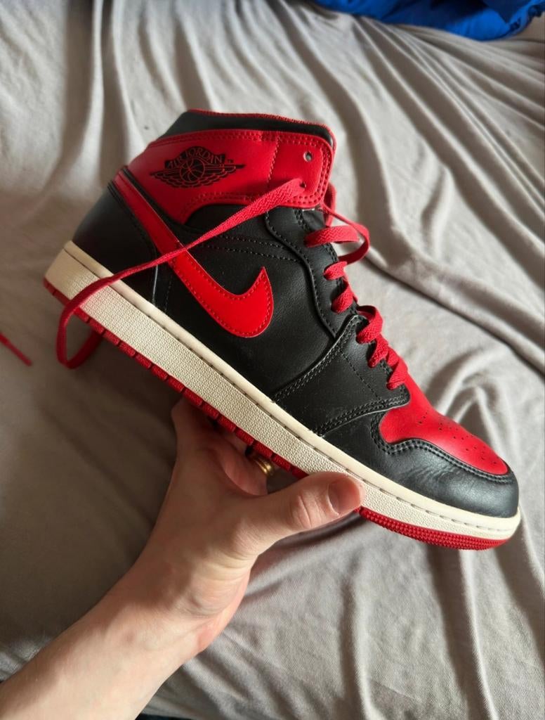 Air Jordan 1 Mid 'Bred Toe, Ophalen of Verzenden